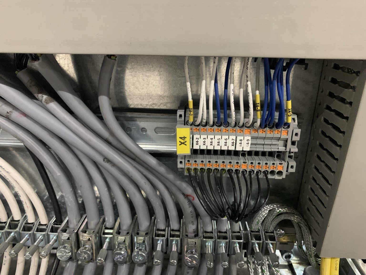 Electrical cabinet wiring